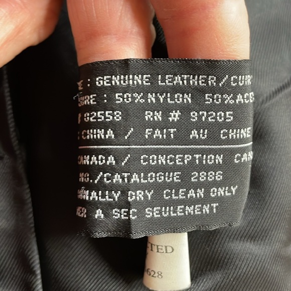 Danier genuine leather woman’s coat. - Picture 11 of 12